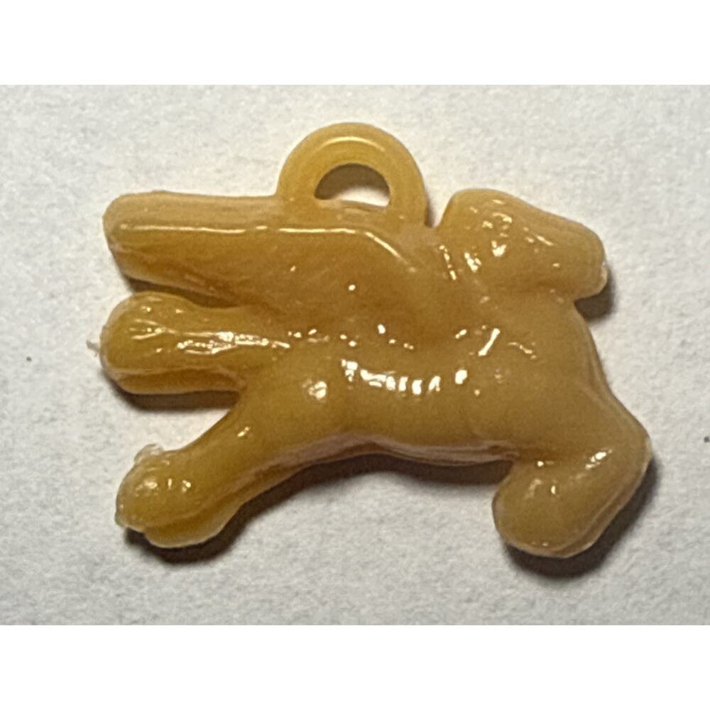 Vintage Cracker Jackβ Yellow/Tan Pegasus Plastic Charm 1F